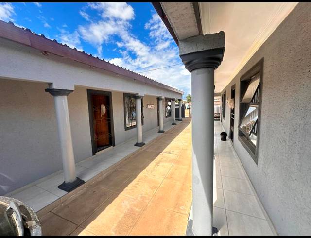 6 BEDROOM APARTMENT FOR SALE IN SOSHANGUVE PP